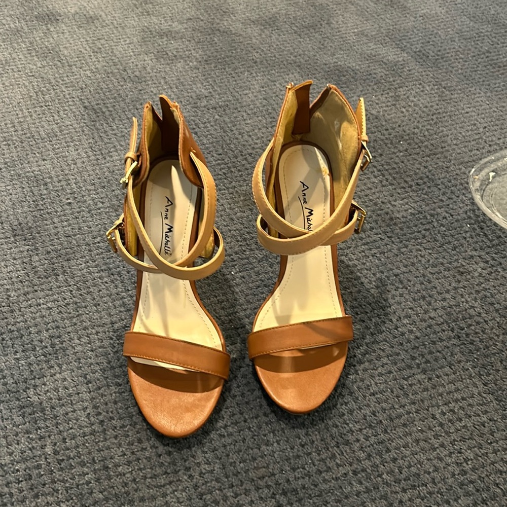Strappy Anne Michelle 4” heel. Size 6.5